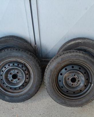 4 cerchi con gomme estive ancora in buono stato 
