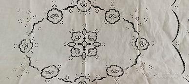 Stupendo Copriletto Puro Lino e Intaglio 