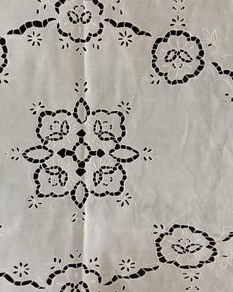 Stupendo Copriletto Puro Lino e Intaglio 