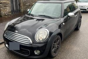 Mini nera benzina per neopatentati
