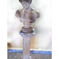 Busto in cemento con colonna