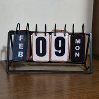 Calendario da tavolo in metallo