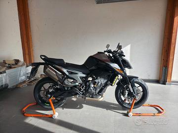 KTM duke 790