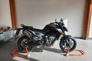 KTM duke 790