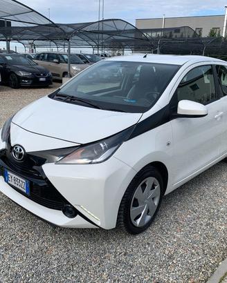 TOYOTA Aygo 1.0 VVT-i 69 CV 5 porte x-clusiv MMT