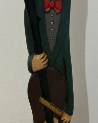 Scultura in legno fatta a mano