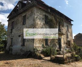 Casolare con ca. 4 ettari di terreno