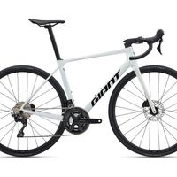 GIANT TCR Advanced 2 Kom 2025