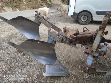 Aratro bivomere+estirpatore a molle