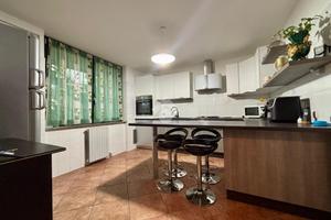 VILLA A SCHIERA A NONE