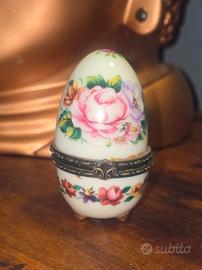 Uovo di porcellana vintage portagioie