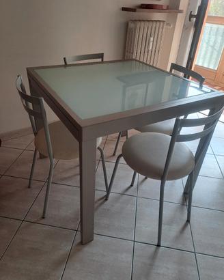 Tavolo moderno allungabile con 4 sedie