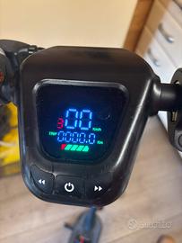 Monopattino elettrico pieghevole