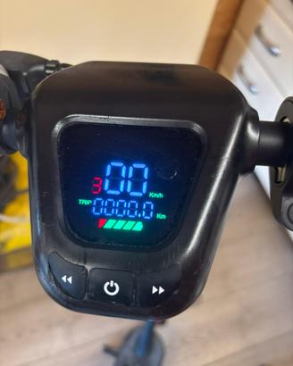 Monopattino elettrico pieghevole