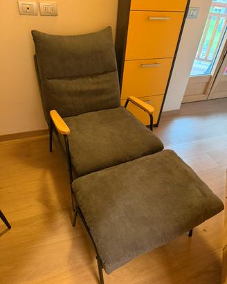 Poltrona reclinabile con poggiapiedi