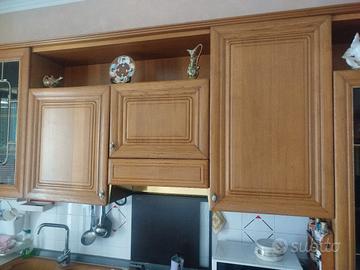Cucina in legno chiaro 