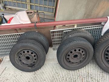 4 cerchi e 4 gomme 165/65r13