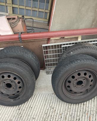 4 cerchi e 4 gomme 165/65r13