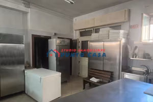 VIA ARCHI - Locale artigianale + p.auto - 65mq ca