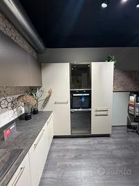Cucina moderna con penisola + tavolo febal