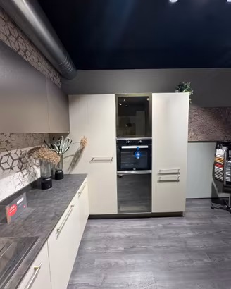 Cucina moderna con penisola + tavolo febal