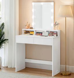 Tavolo trucco con specchio e luci