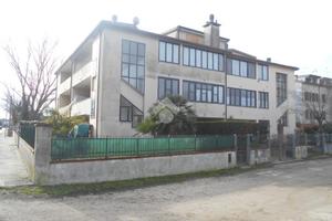 5 LOCALI A COMACCHIO