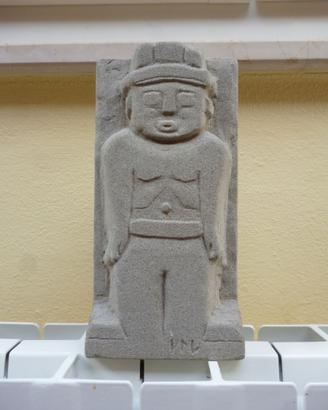 statuetta in pietra serena dell'artista F.Lay