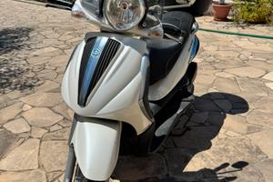 Beverly 300 tourer bianco