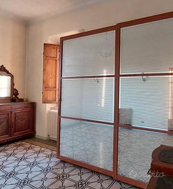 armadio con ante scorrevoli a specchio