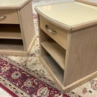 DUE   COMODiNI VINTAGE in legno massello