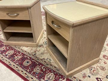 DUE   COMODiNI VINTAGE in legno massello