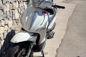 Beverly 300 sport touring
