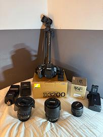Corredo Nikon AF D3200 + obiettivi e accessori