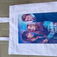 Set memorabilia  del film 'Love me Love me'