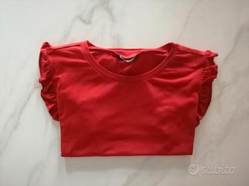 T-shirt donna rossa con manica a volant 