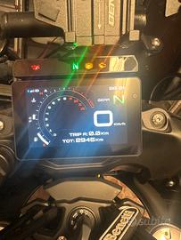 Moto Benelli trk 702 stradale