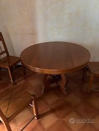 Tavolo allungabile e sedie