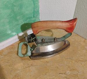 vecchio ferro da stiro elettrico 