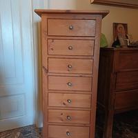 letto matrimoniale con comodino e cassettiera