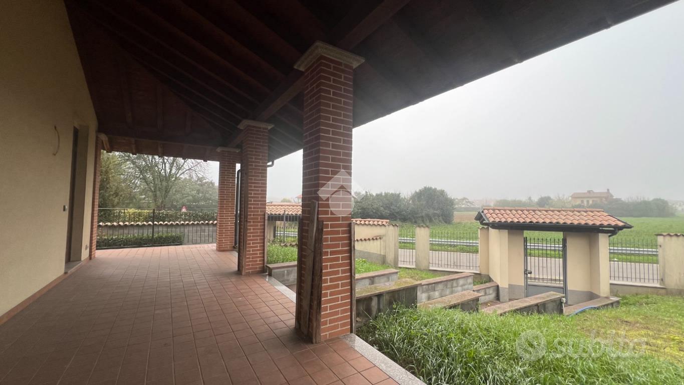 VILLA A SCHIERA A CORBETTA - View 3