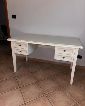 scrivania in legno 
