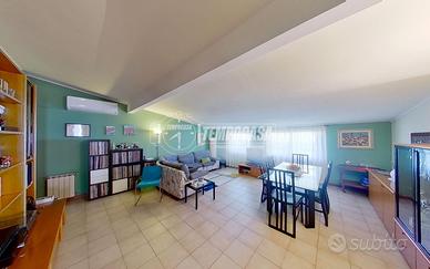 Ampio e luminoso quadrilocale in bifamiliare