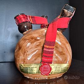 bottiglia in terracotta di whisky