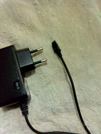 N.2 caricabatterie per telefoni cellulari