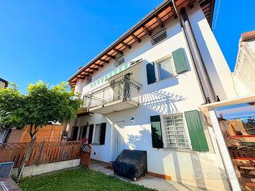 Casa semindipendente con giardino