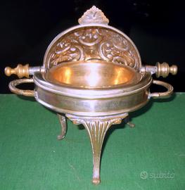 Porta caviale in alpacca sbalzata e cesellata a ma