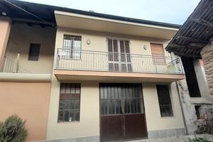 Casa libera su 2 lati