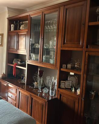 Salone arte povera con divano