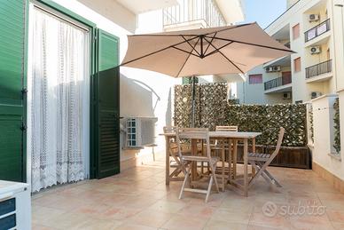BILOCALE con verandina a 5' dal mare